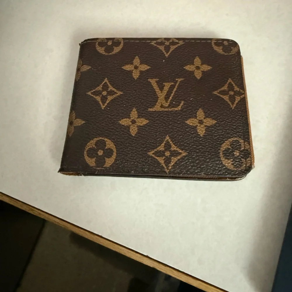 LV Wallet